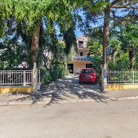 Gino House With Apartments Савудрия Экстерьер фото